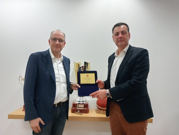 plaketa-proedros-eok